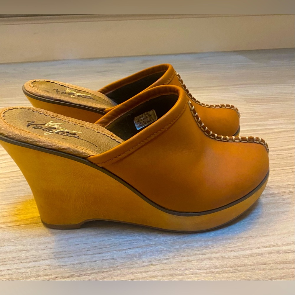 Wedge heel clogs